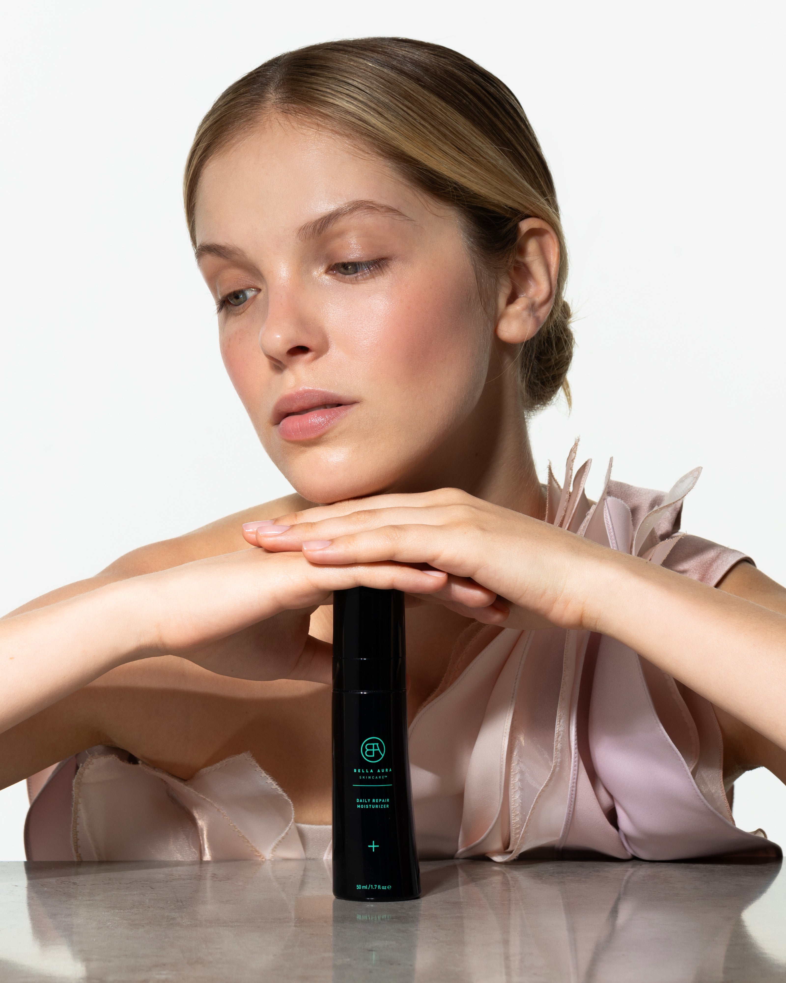 Bella Aura Daily Repair Moisturizer